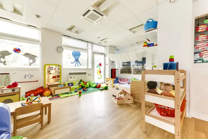 Salle de jeux de la crèche Chilly-Mazarin, réseau Les Petits Chaperons Rouges