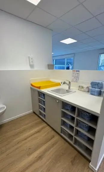Espace de change de la micro-crèche Zouzous Rennais Tassigny à Rennes