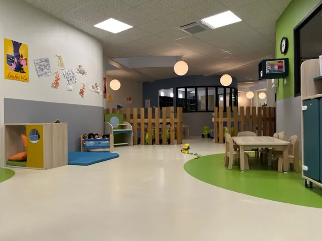 Jeu sensoriel mural de la crèche Les Mininous à Saint-Maurice