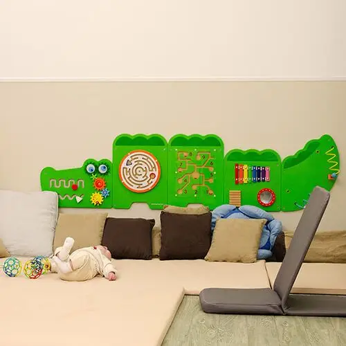 Mur d'éveil et coin repos de la micro-crèche Barbara à Levallois-Perret