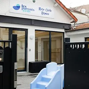 Jardin et cuisine de jeu de la micro-crèche Hermine à Rueil-Malmaison