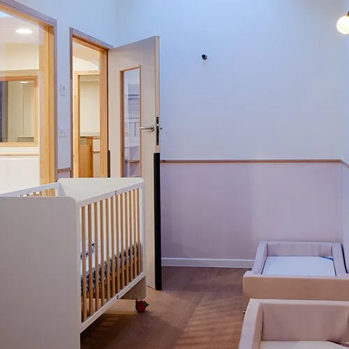 Chambre de sommeil de la micro-crèche Marie à Asnières-sur-Seine