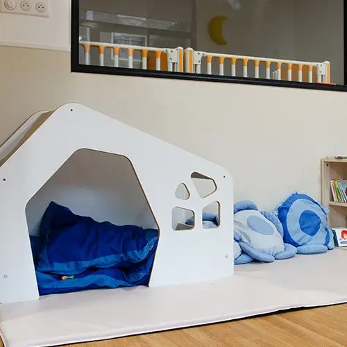 Salle de repos de la micro-crèche Mario à Saint-Mandé