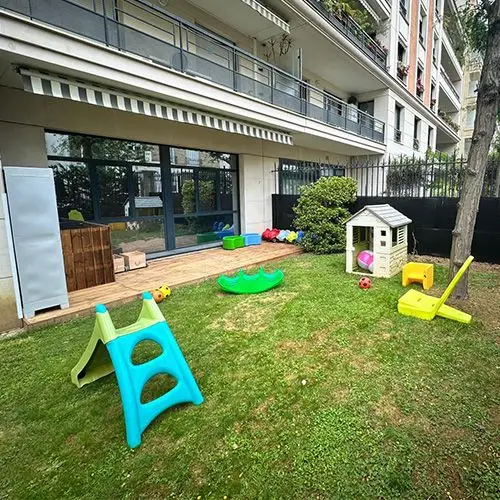 Jardin privatif et sécurisé de la micro-crèche Marianne à Saint-Mandé