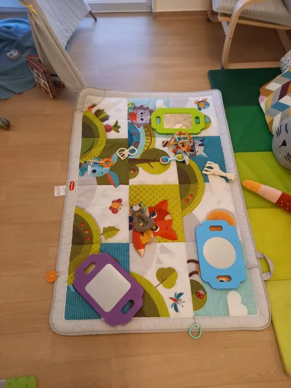 Tapis d'éveil et jeux sensoriels de la micro-crèche La Petite Tanière des Chérubins à Rosheim