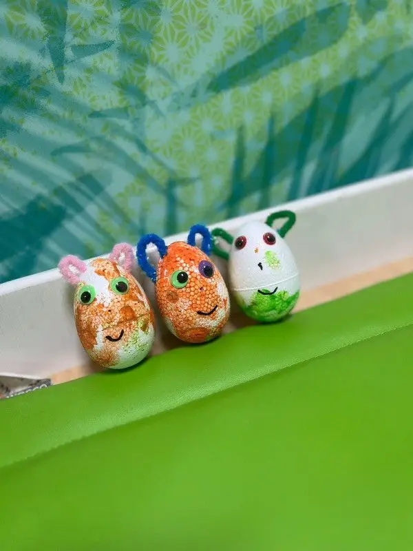 Atelier créatif et peinture à la micro-crèche Le Repaire de Timéo, Limeil-Brévannes