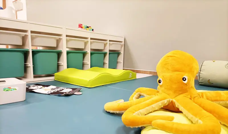 Coin sieste et tapis d'éveil de la micro-crèche Les Chérubins de Lille