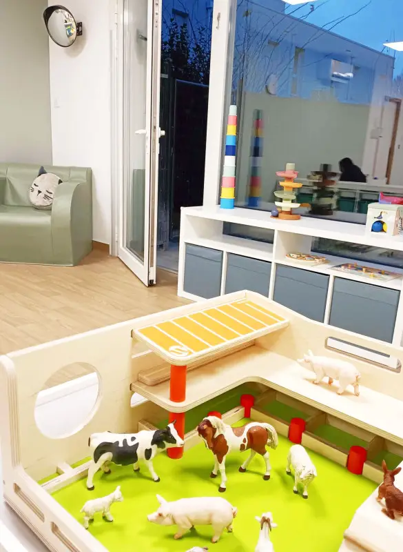 Espace extérieur et jeux de la micro-crèche Les Chérubins de Lille