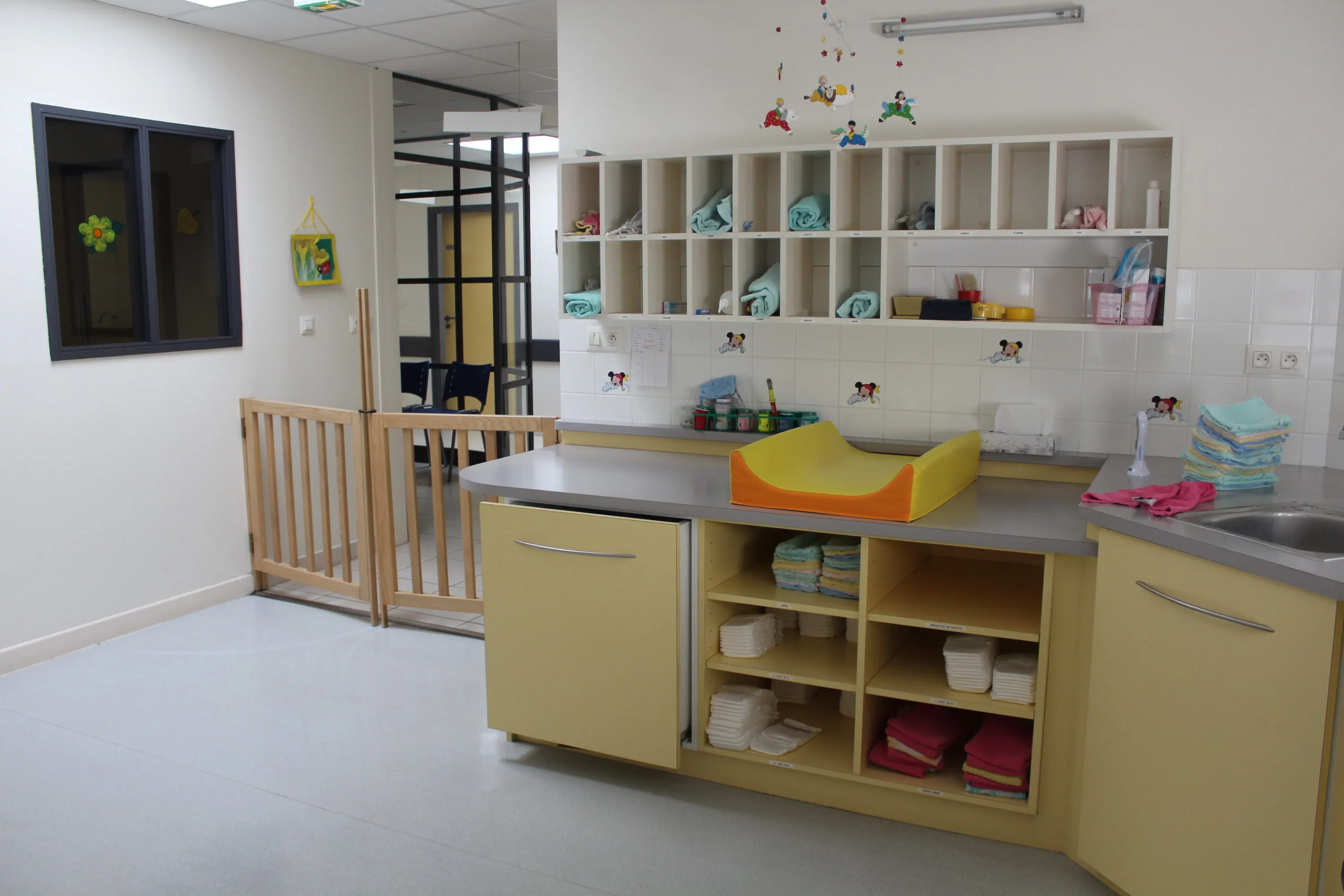 Salle de soins et de change du multi-accueil à Ferrières-en-Gâtinais