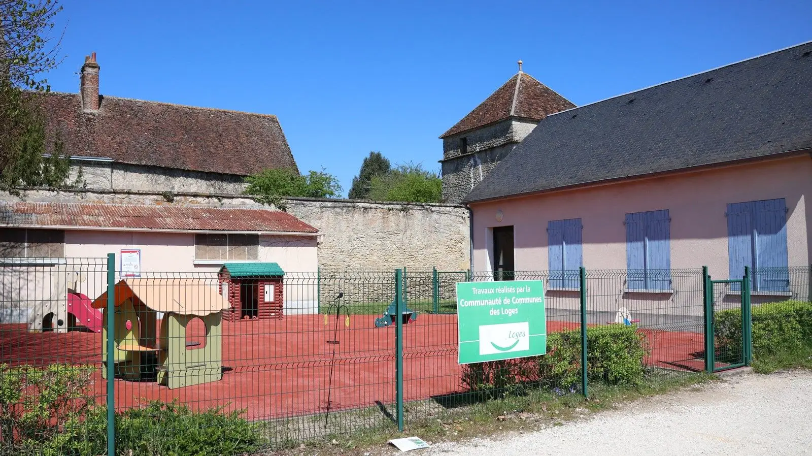 Un accueil souple et de proximité, géré par la <strong>Communauté de communes des Loges</strong>