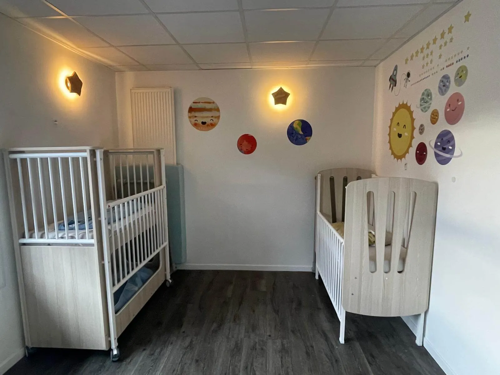 Dortoir cocon de la micro-crèche Kiddy Sky à Pontcharra