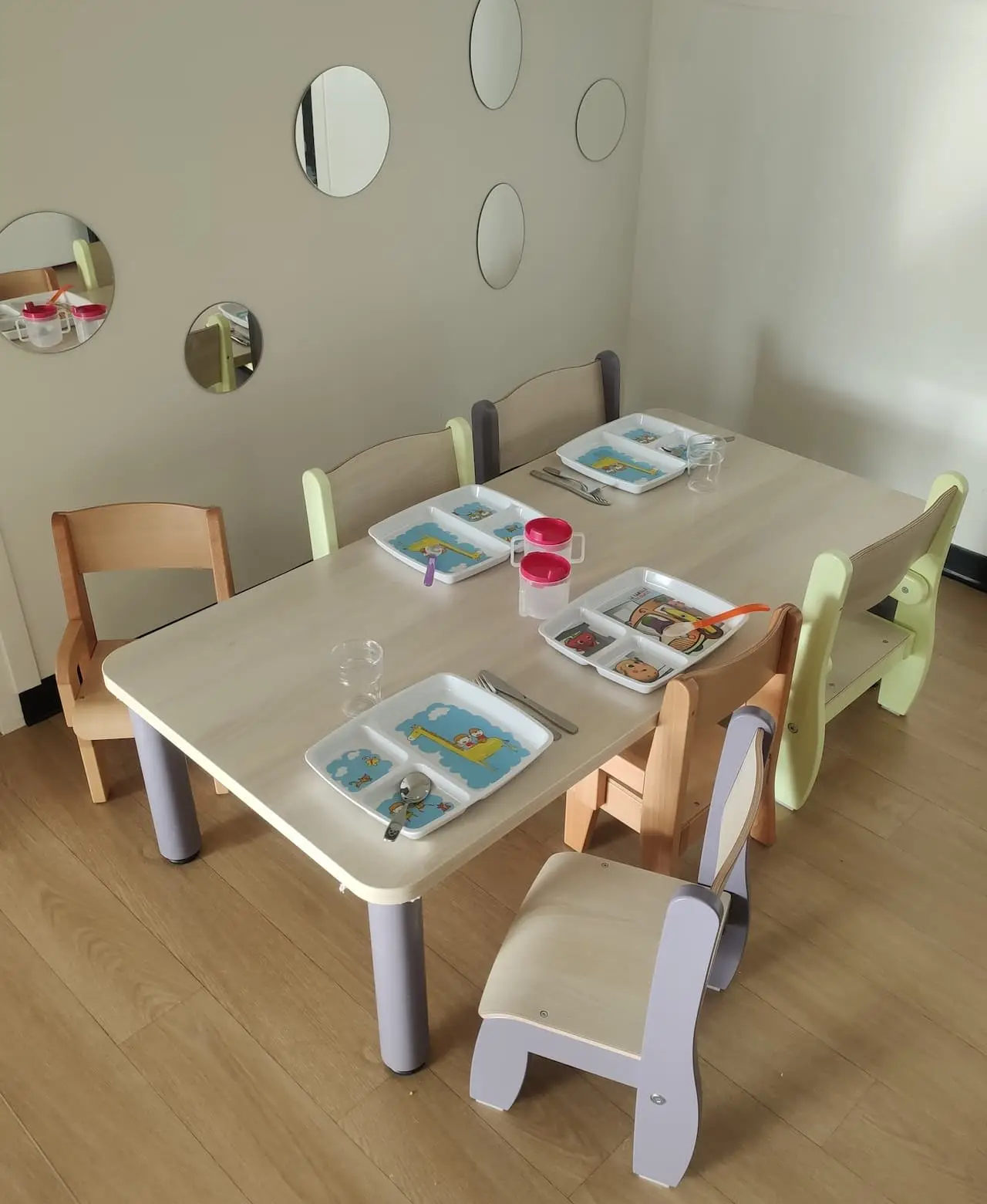 Table des repas de la micro-crèche Crèche par Nature La Mesure à Palaiseau