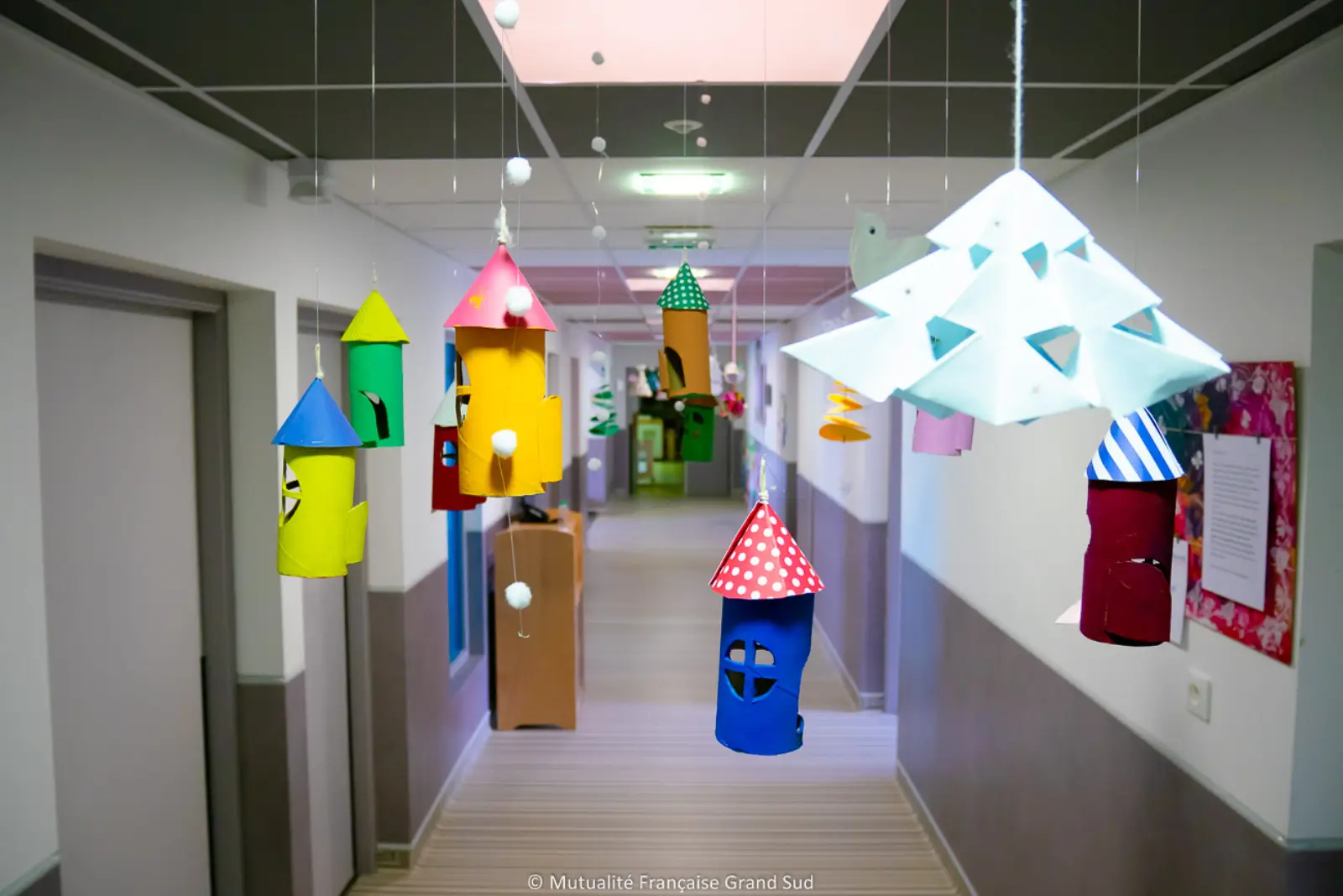 Décoration du couloir de la crèche Les Fripounets à Saint-Martin-de-Londres