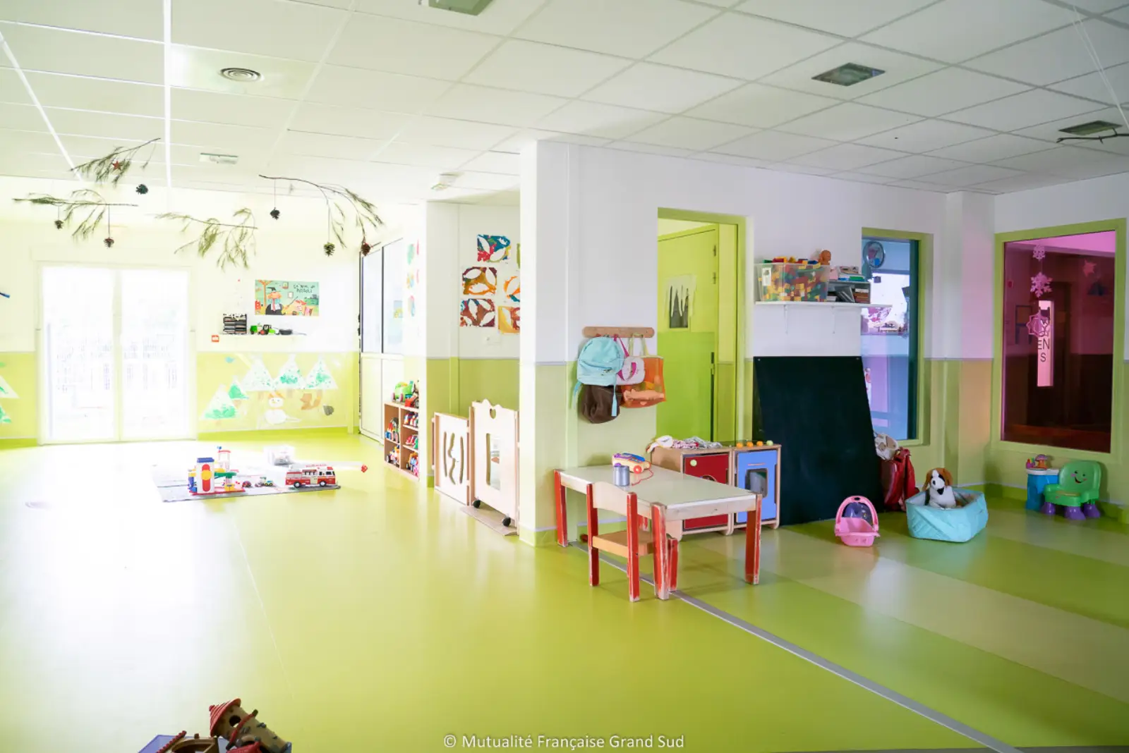 Salle de motricité de la crèche multi-accueil Les Fripounets