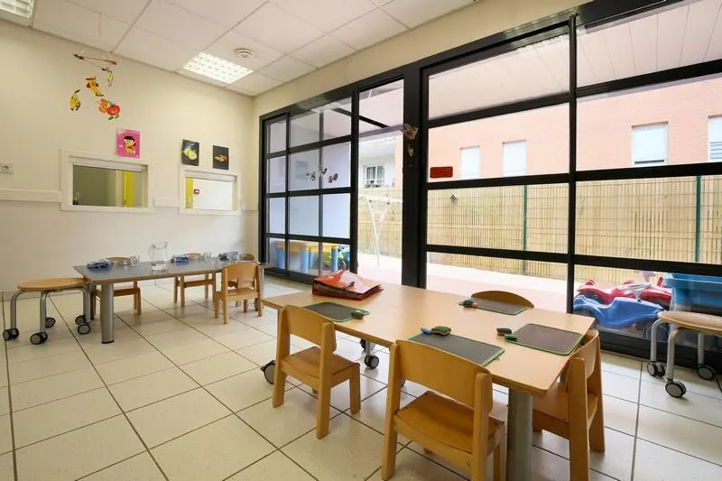 Salle de repas de la crèche Il était une fois à Toulouse