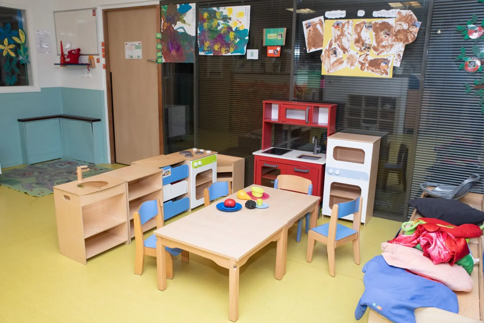 Coin cuisine et dînette de la crèche Nogent Lutins à Nogent-sur-Marne