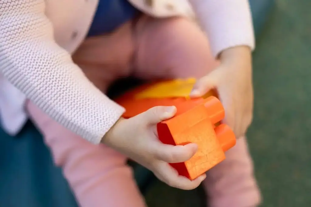 Jeu de construction en bois pour l'éveil des tout-petits