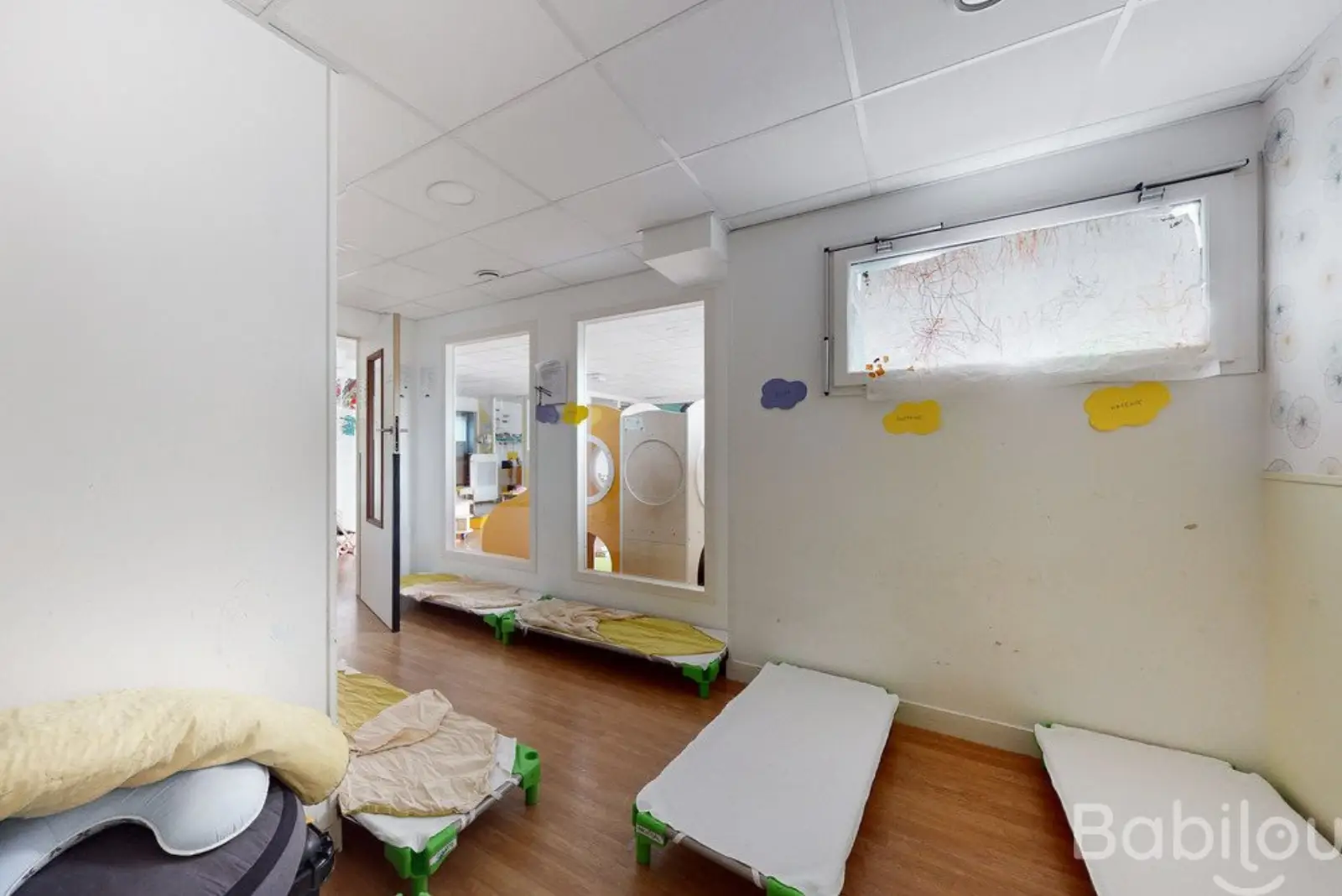 Salle de sieste des grands à la crèche Babilou Paris Marie Blanche