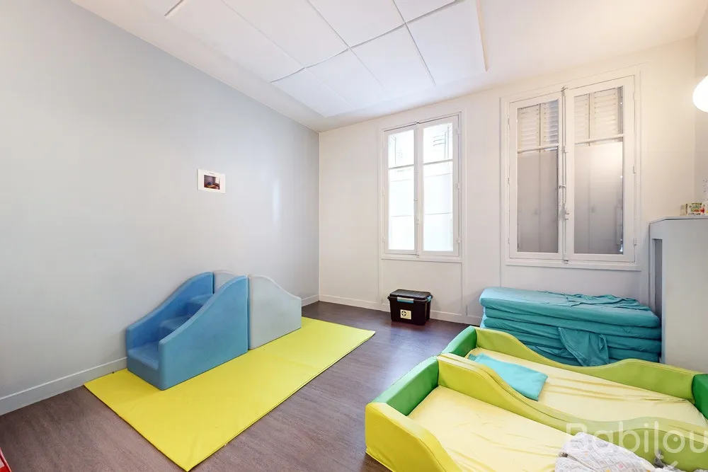 Espace de repos de la micro-crèche Babilou Paris Hallé