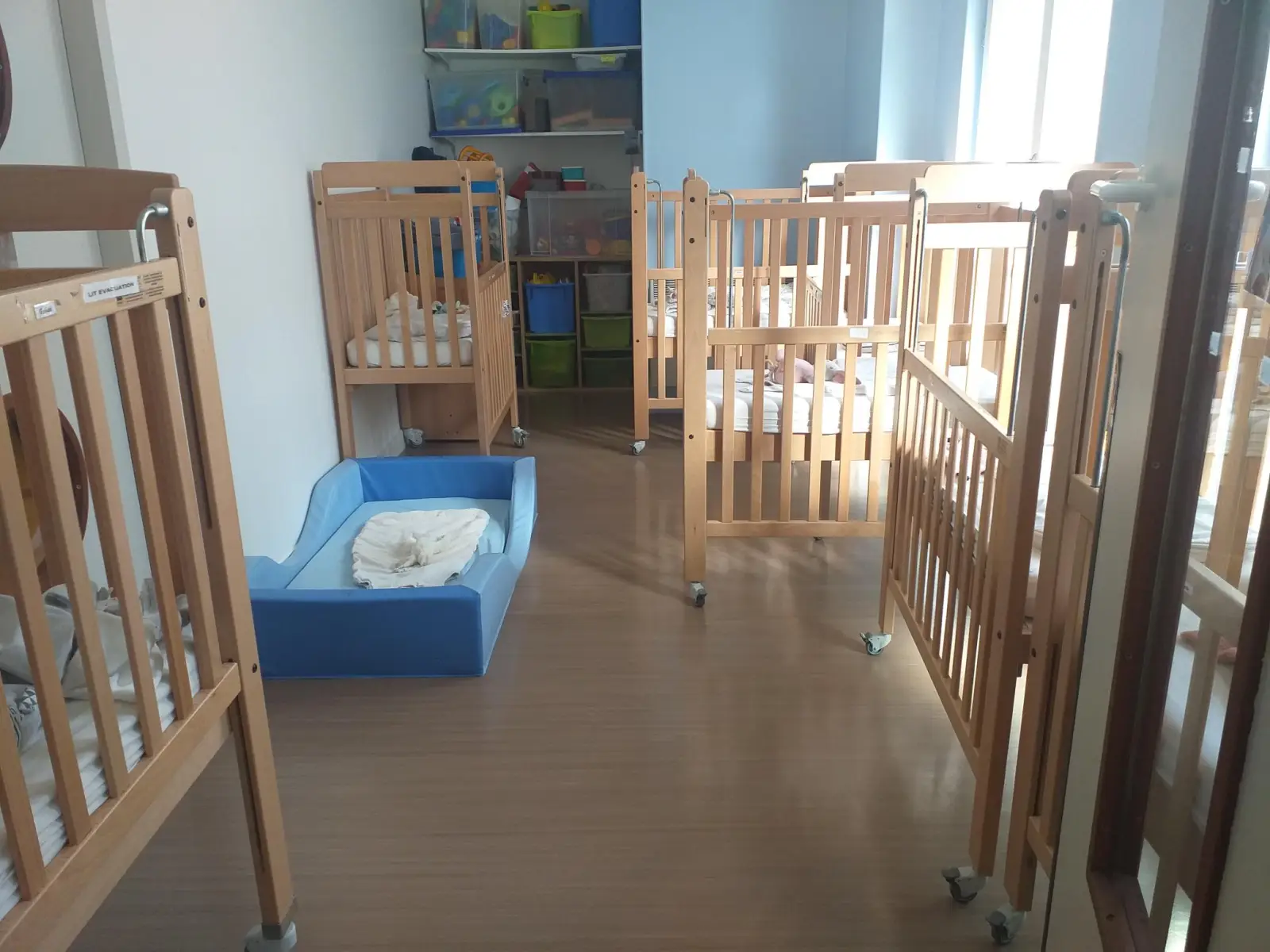 Dortoir et couchettes à la crèche Babilou Paris Saint-Denis