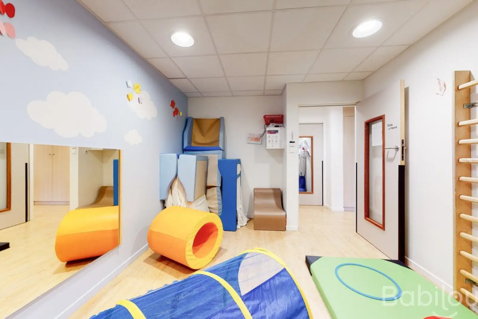Salle de motricité de la crèche Babilou Paris Vitruve