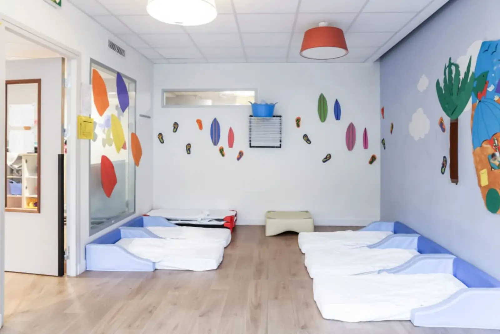 Un grand espace extérieur et un coin cocooning pour les bébés