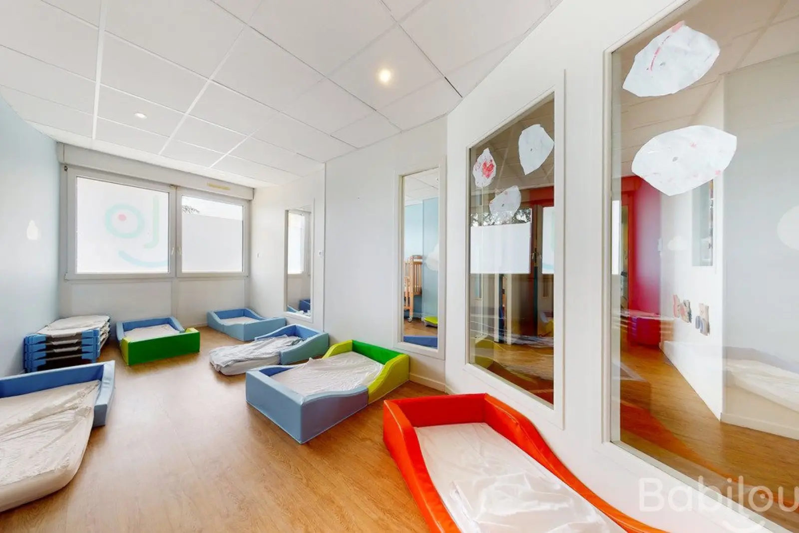 Dortoir de la crèche Babilou Les Clayes-sous-Bois Neruda