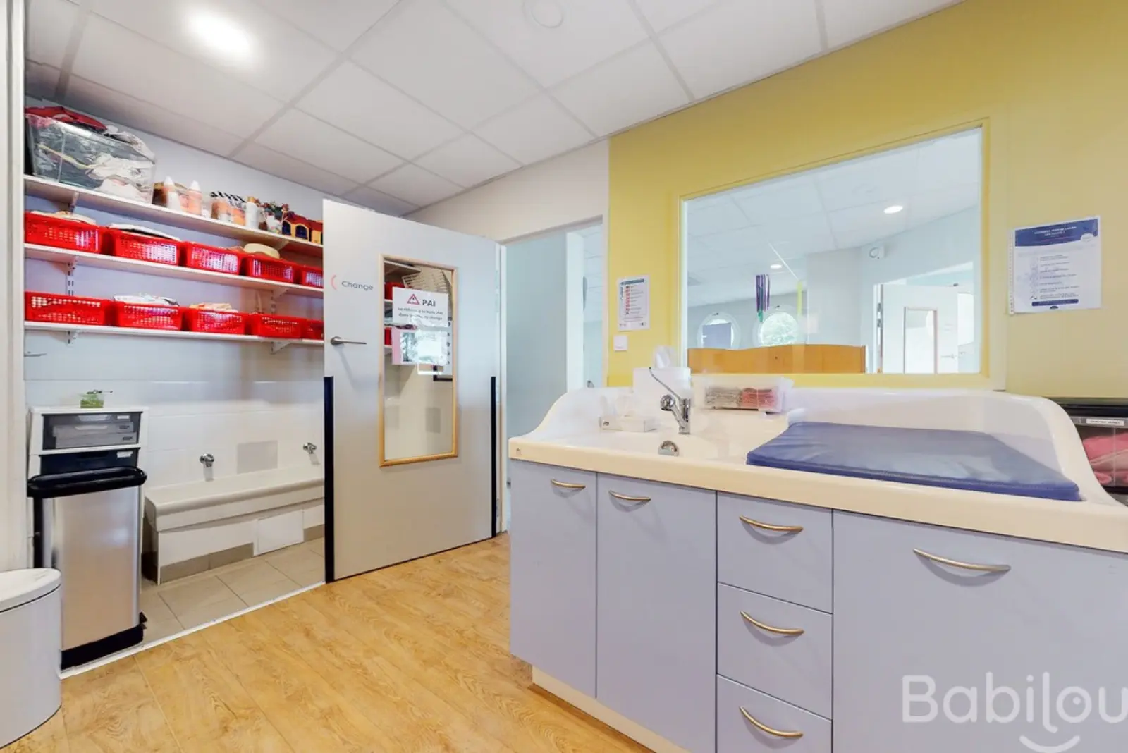 Salle de change de la crèche Babilou Les Clayes-sous-Bois Neruda