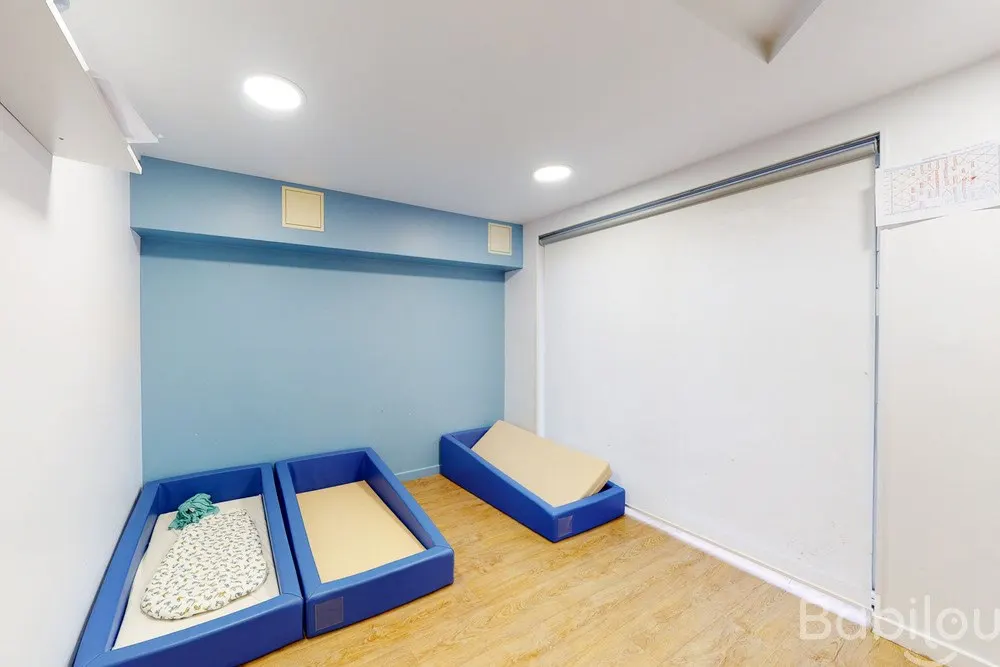 Dortoir de la crèche Babilou Neuilly Sablonville