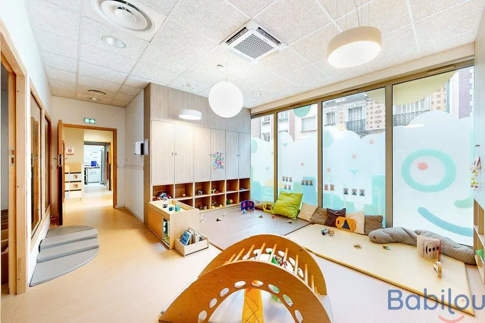 Coin lecture et détente à la crèche Babilou Clichy Barbusse