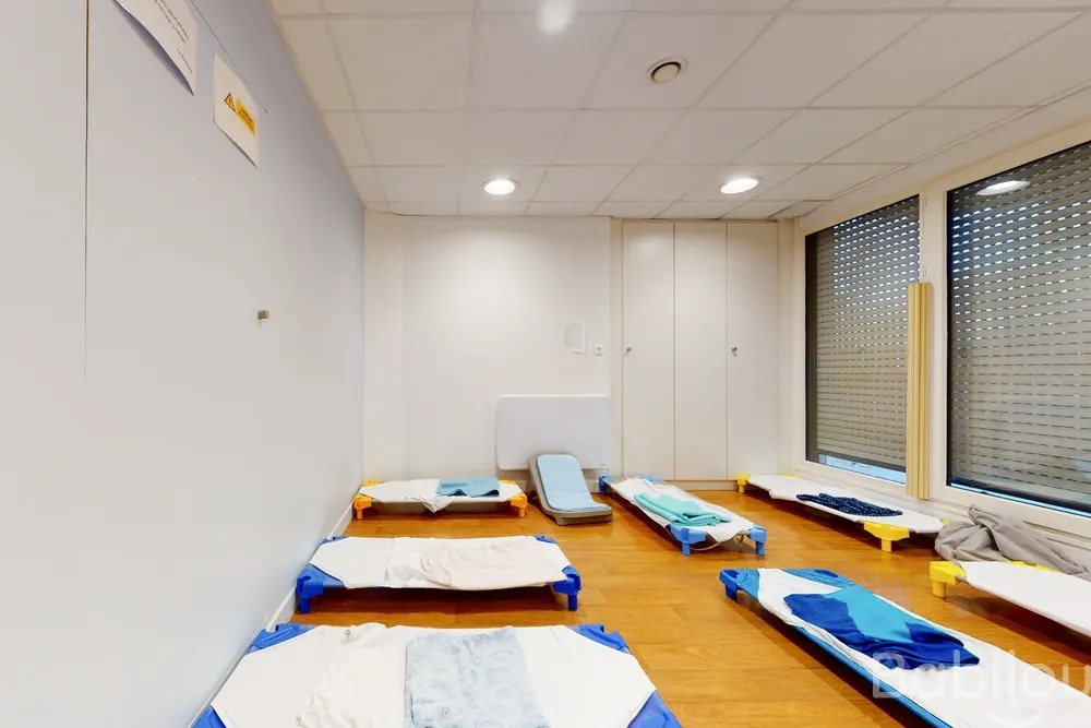 Dortoir aménagé à la crèche Babilou Boulogne Blériot