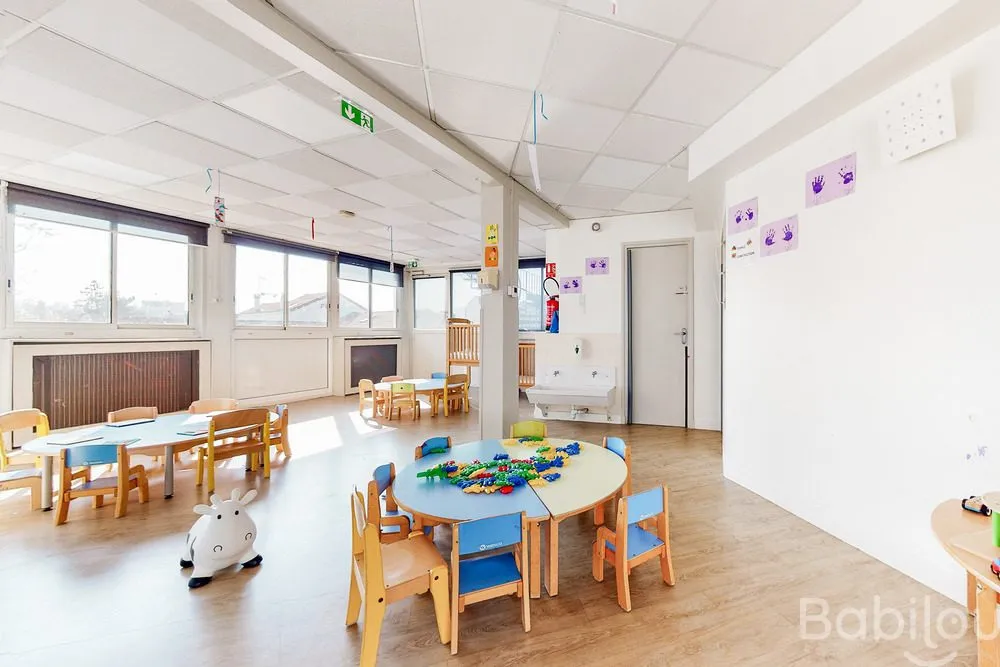 Espace de repos douillet pour les tout-petits à la crèche Babilou Colombes Ecoles