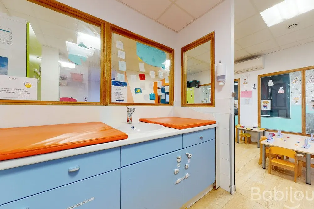 Espace de change de la crèche Babilou Puteaux Vaillant