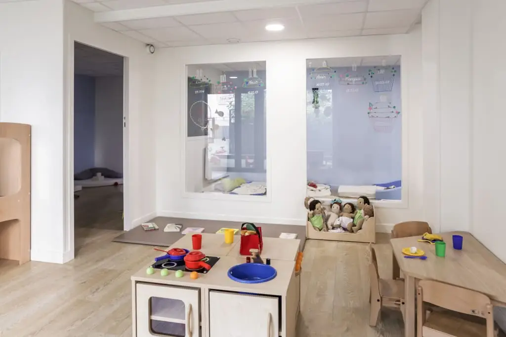 Coin cuisine et jeux d'imitation de la crèche Babilou Suresnes Malon