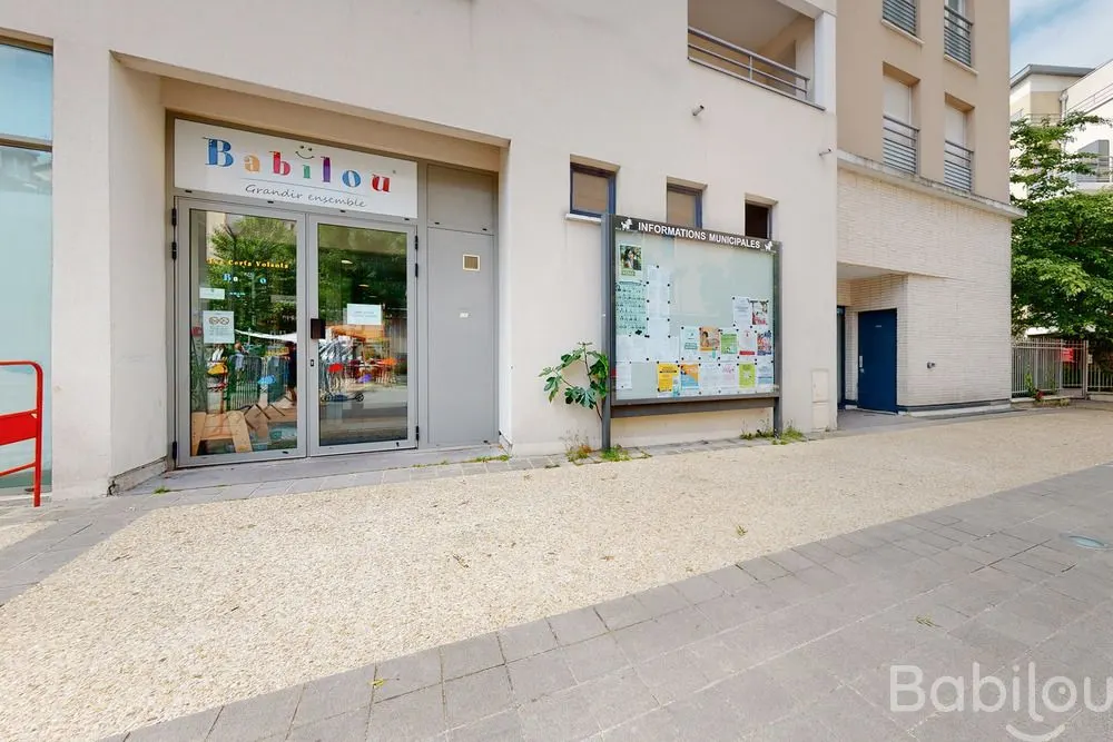Façade d'entrée de la crèche Babilou Châtillon Edgard Brandt