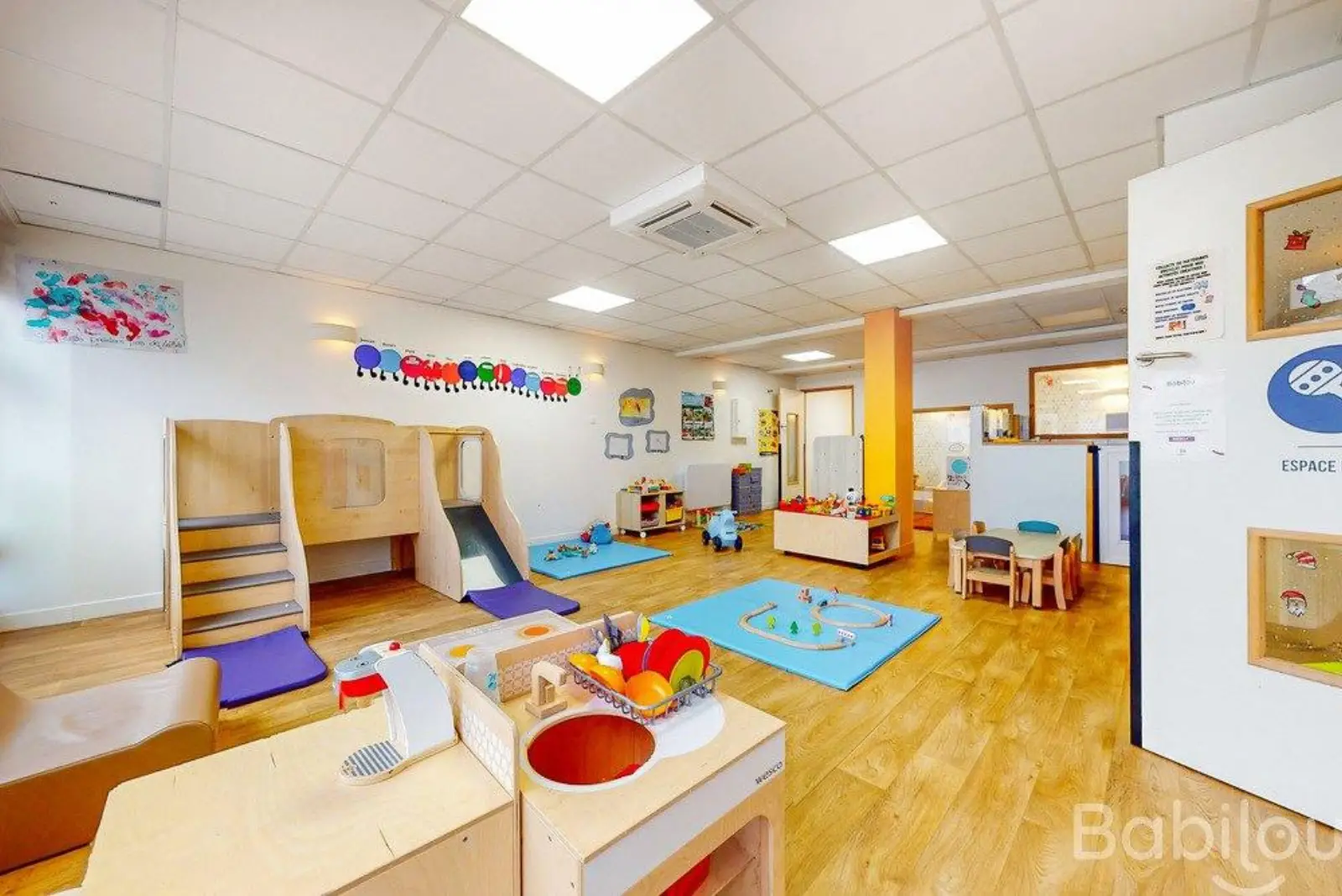 Salle de jeux de la micro-crèche Babilou Issy Vaudétard 2