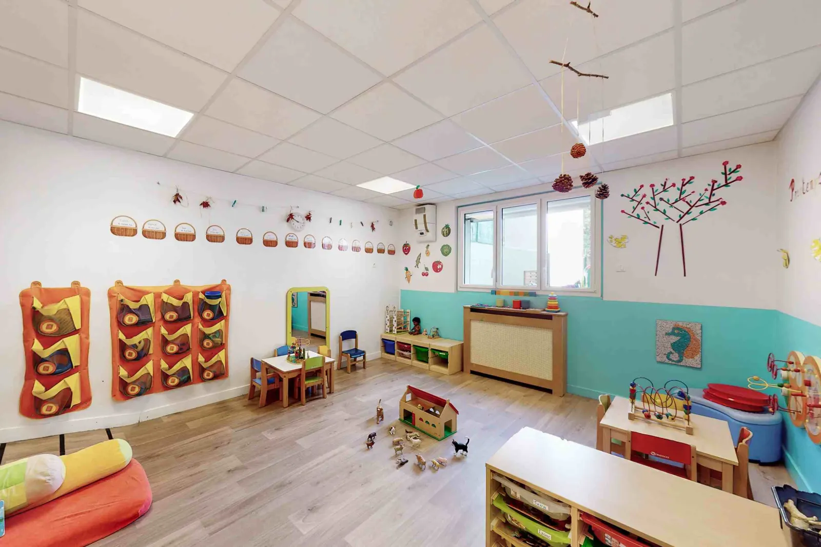 Salle d'activités et de jeux de la crèche Babilou Le Plessis Herriot