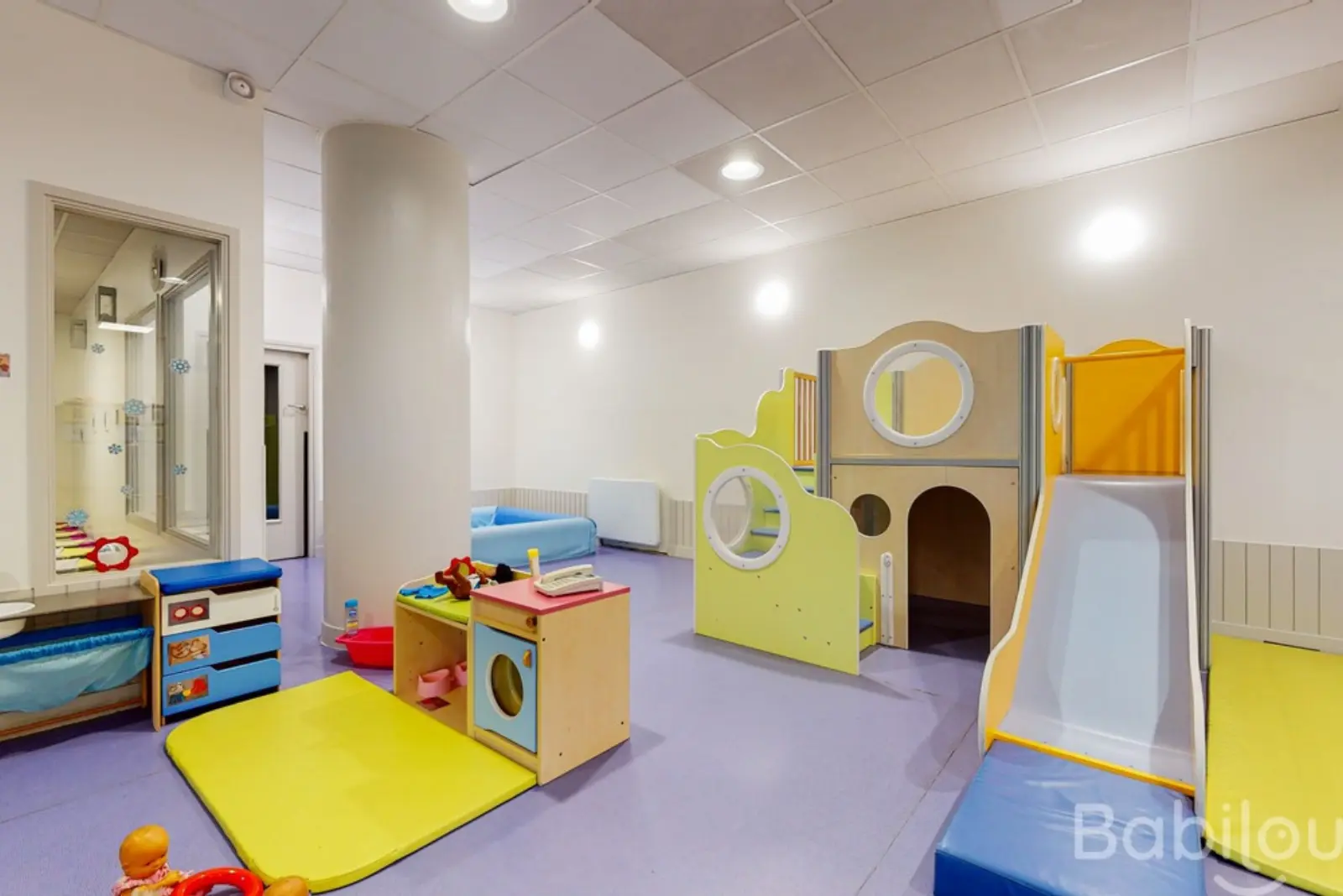 Salle de jeux et de motricité douce de la crèche Babilou Le-Plessis Libération