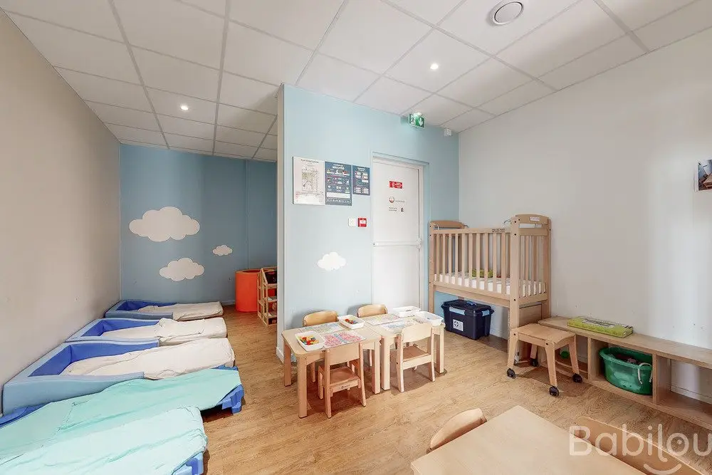 Dortoir de la crèche Babilou Bagneux Blains