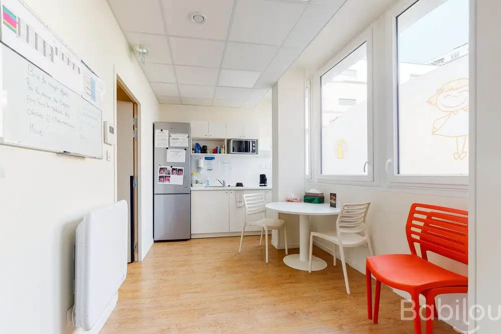 Espace repas de la crèche Babilou Bagneux Blains
