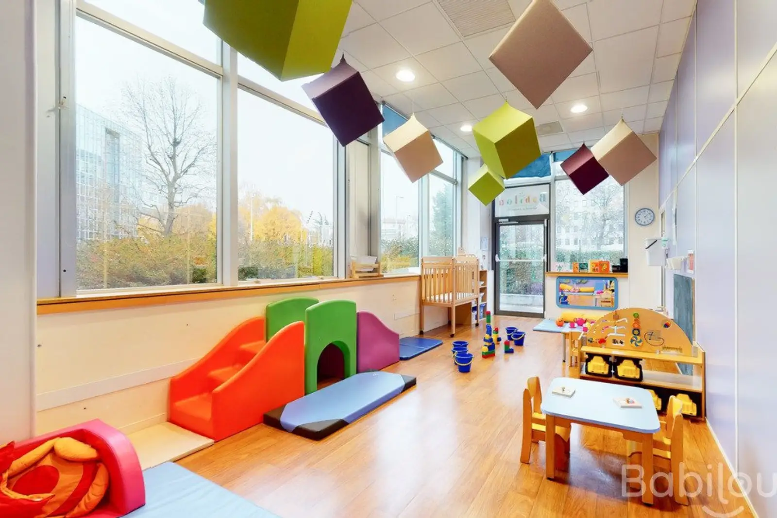Coin de jeux lumineux de la crèche Babilou Nanterre Pierreux