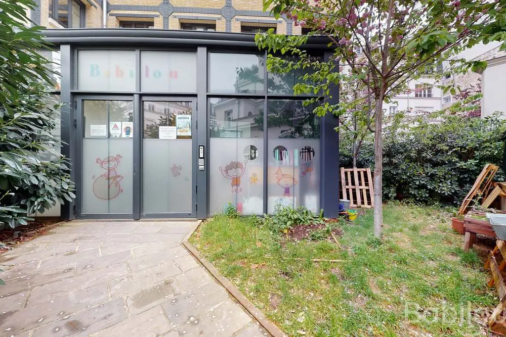 Jardin extérieur de la crèche Babilou Asnières De Gaulle