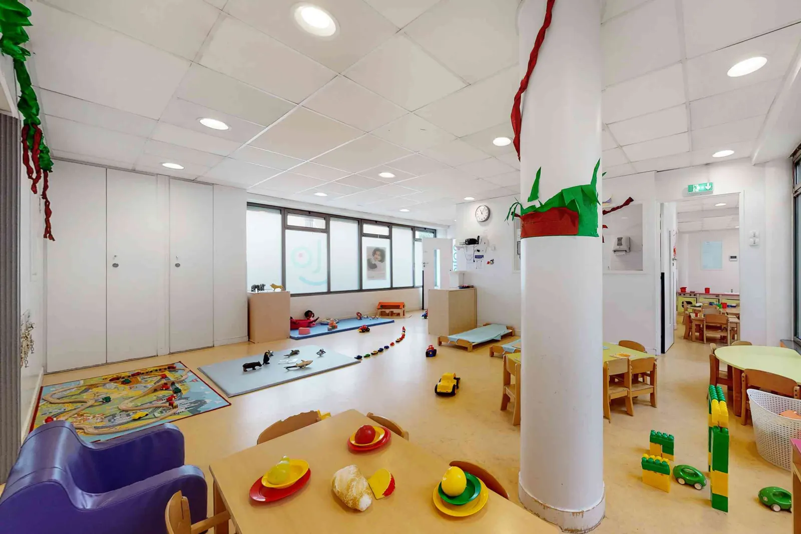 Coin jeux de construction de la crèche Babilou Ivry Révolution