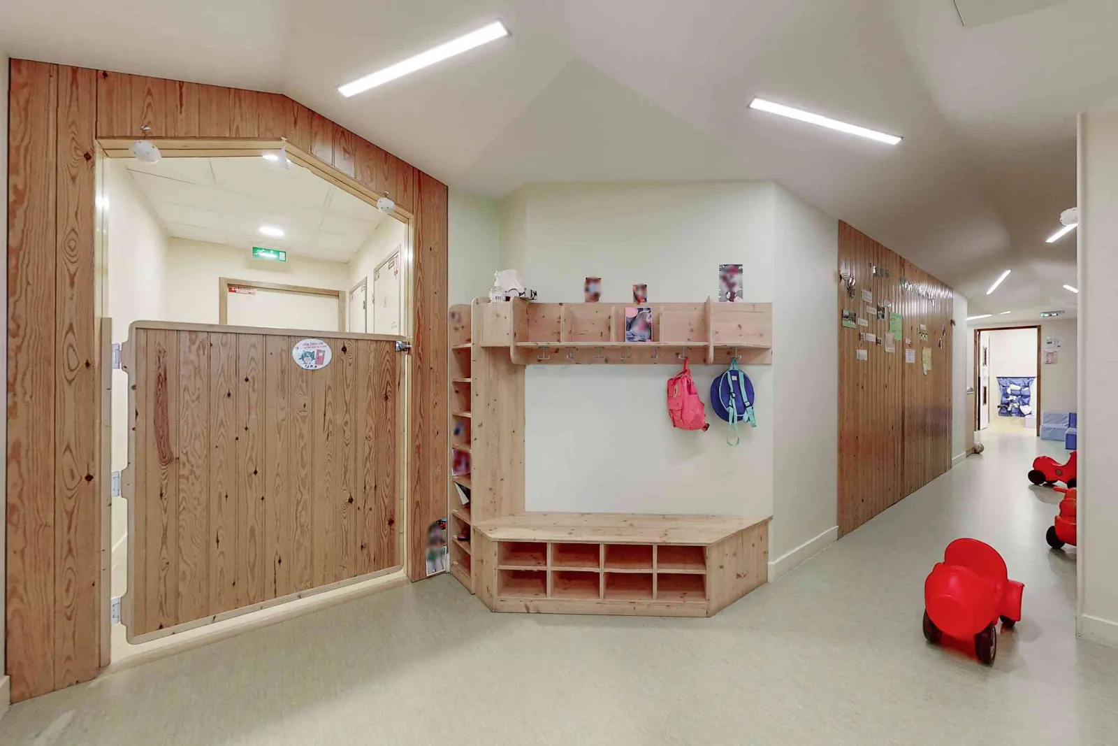 Trois espaces pensés pour chaque âge, et un jardin pour souffler dehors