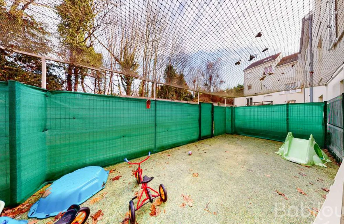 Jardin extérieur de la crèche Babilou Boissy Paris