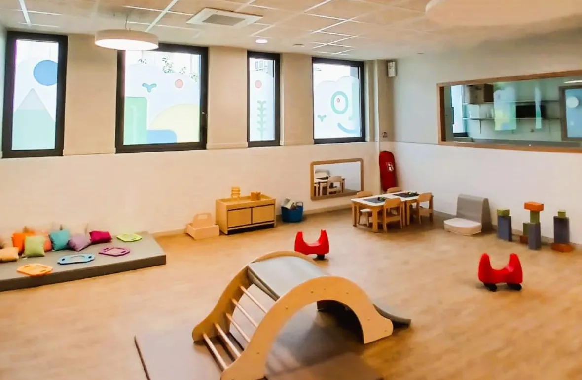 Salle d'éveil de la crèche Babilou Nogent Sémard