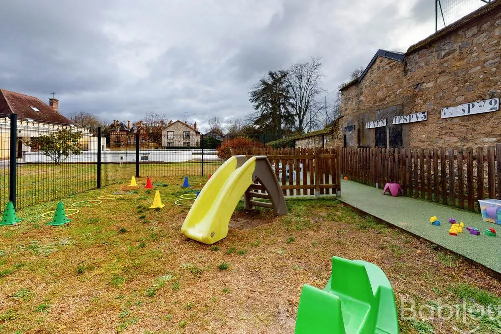 Un jardin, un potager et une salle de jeux d'eau pour éveiller les sens