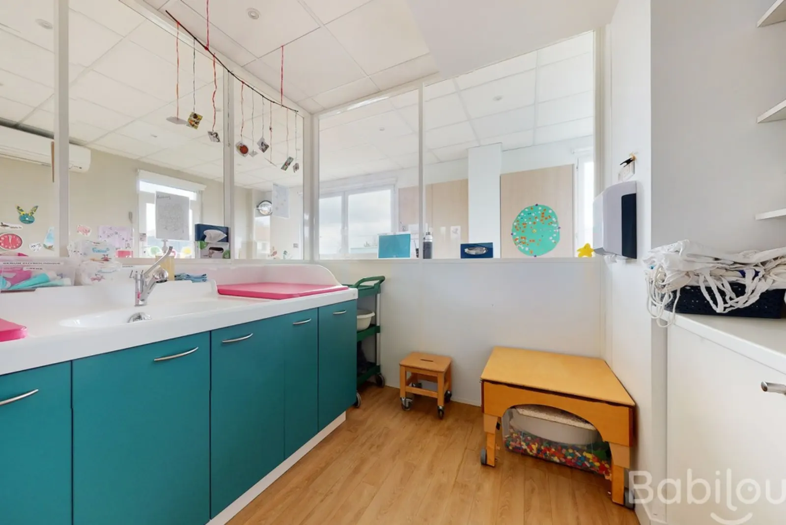Salle de change de la crèche Babilou Champlan Versailles