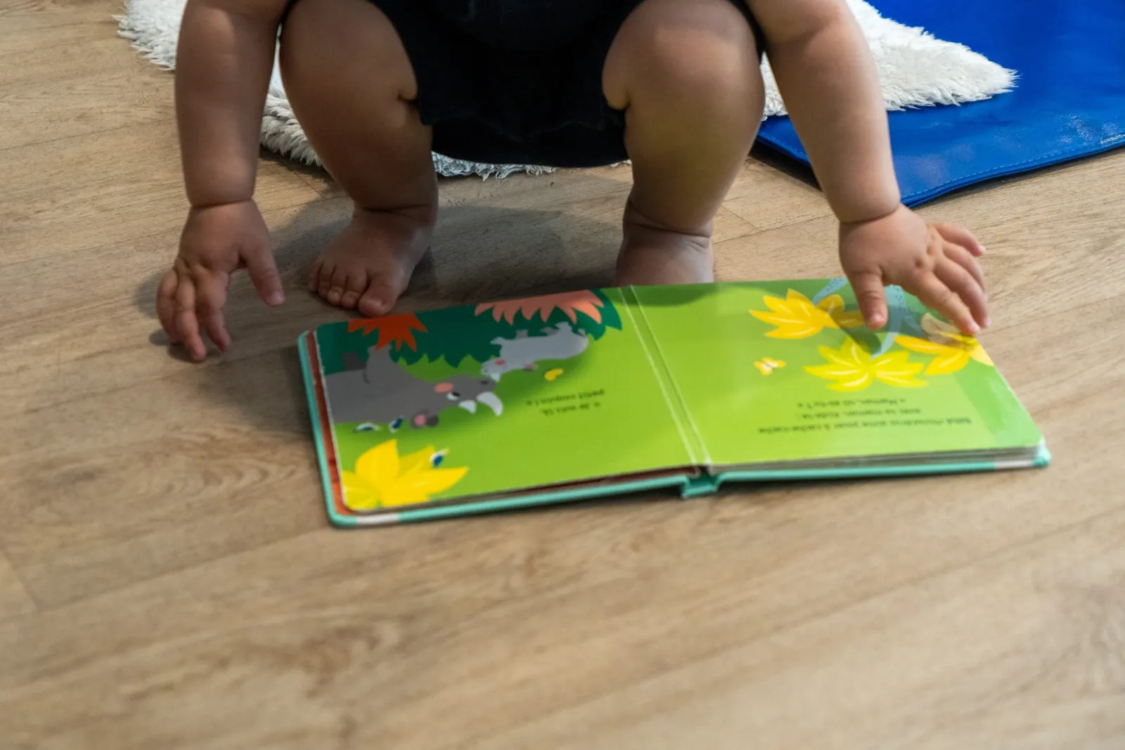 Éveil sensoriel d'un enfant à la crèche Babilou Chelles Mitterrand