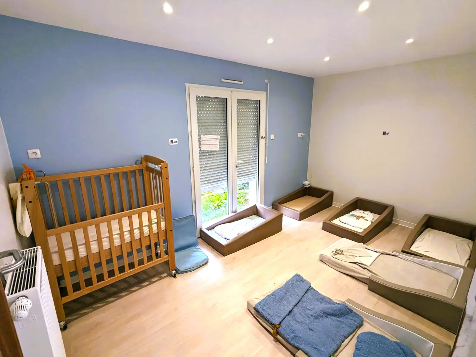 Dortoir des bébés de la micro-crèche Babilou à Esbly